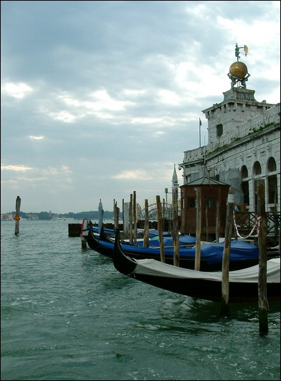 gondolas.jpg